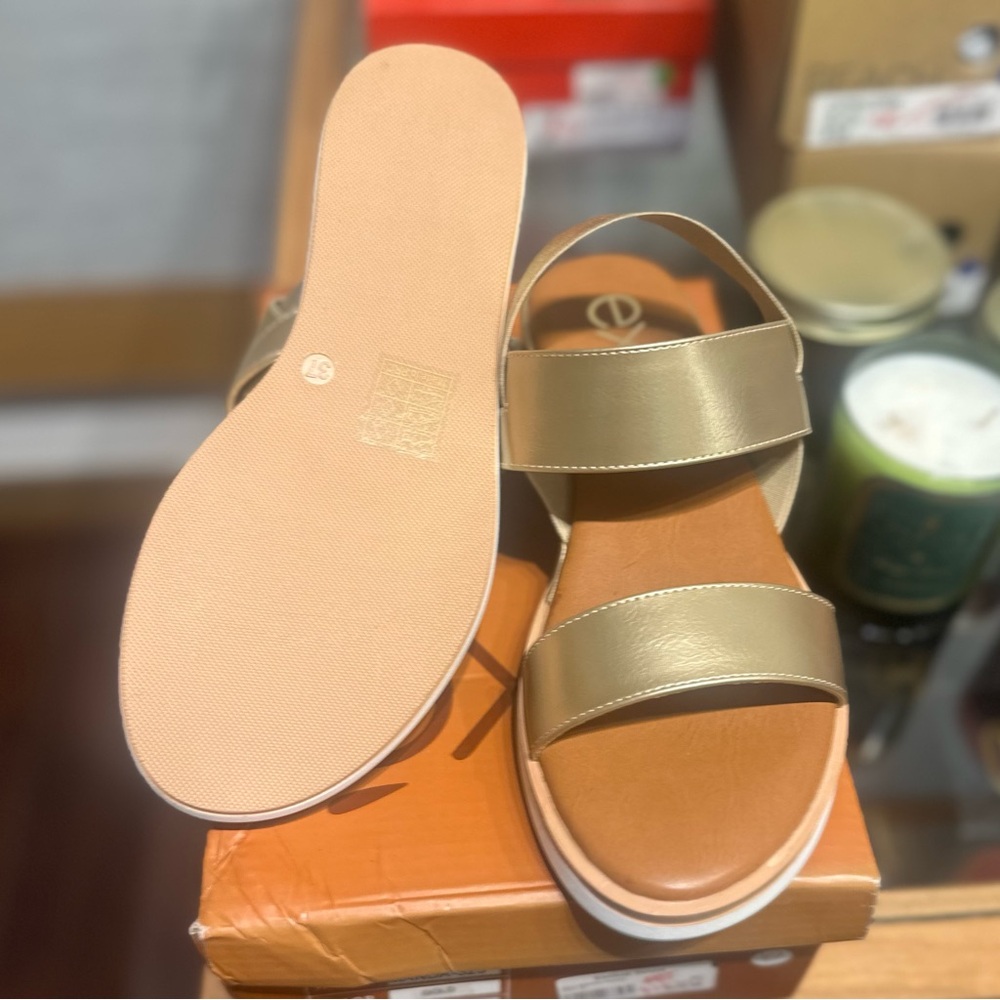 ✨ Exé “Amanda” Gold Banded Sandal ✨
Size 37 (U.S. 7) | New in Box - Picture 5 of 5